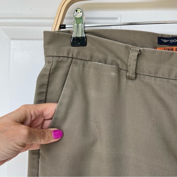 •Dockers• Stain Defenders Flat Front Khaki Pants - Size 12 Short - Picture 4 of 6